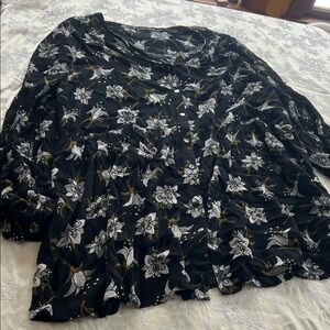 Floral Black and White tunic blouse